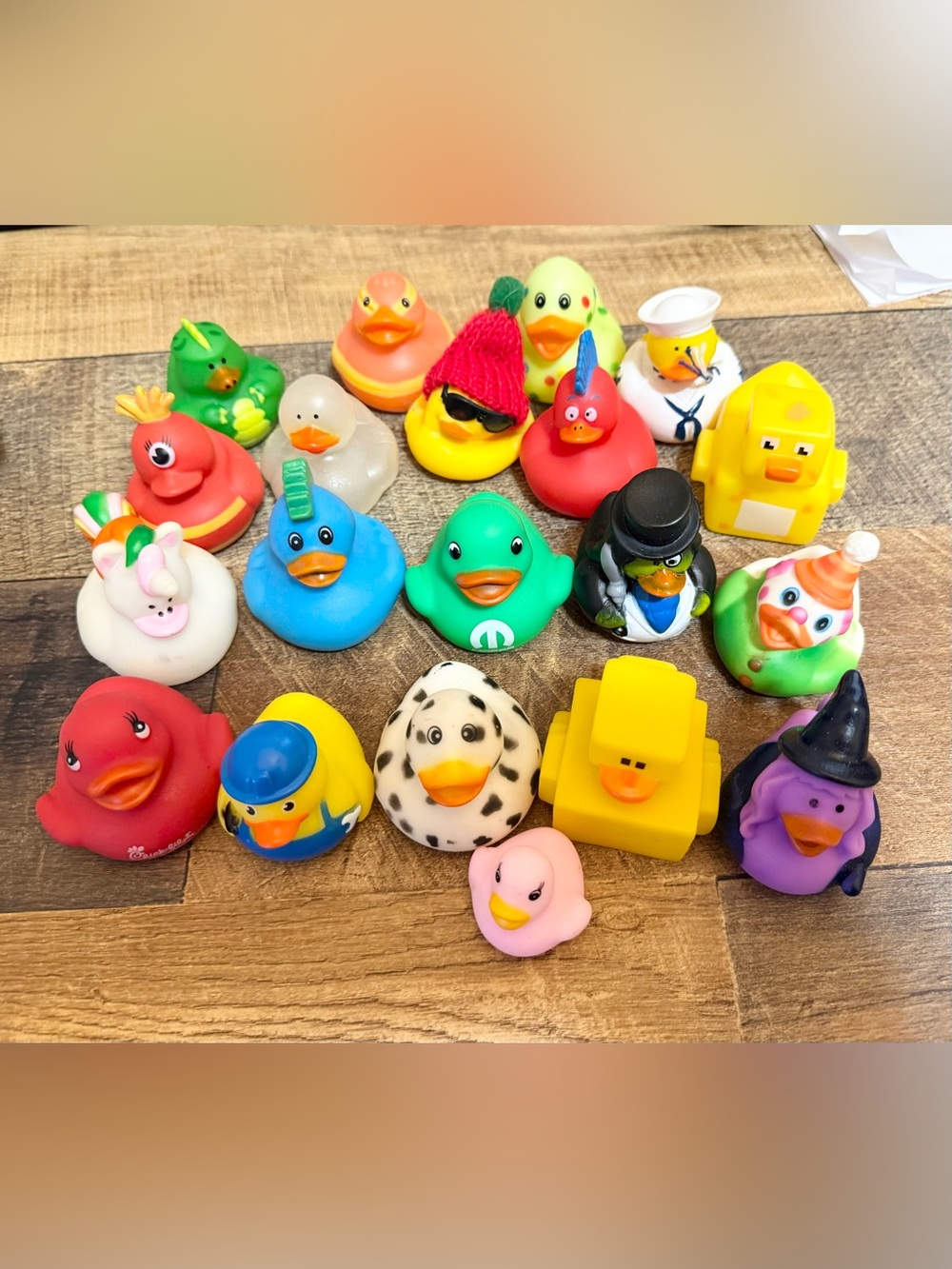 Lot of 20 Rubber Ducks Bath Toys Novelty Collectible